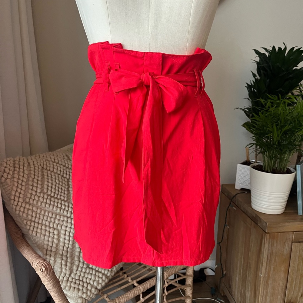 Red highwaisted, side pockets mini skirt. Urban outfitters